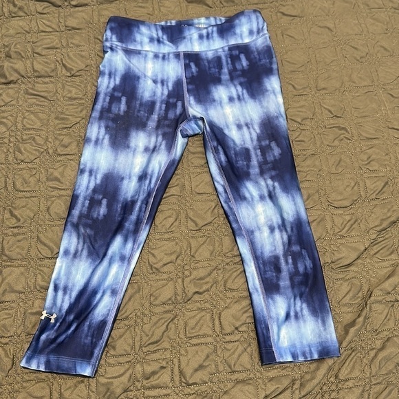 UNDER armor, tie-dye blue, calf length leggings - Picture 3 of 3